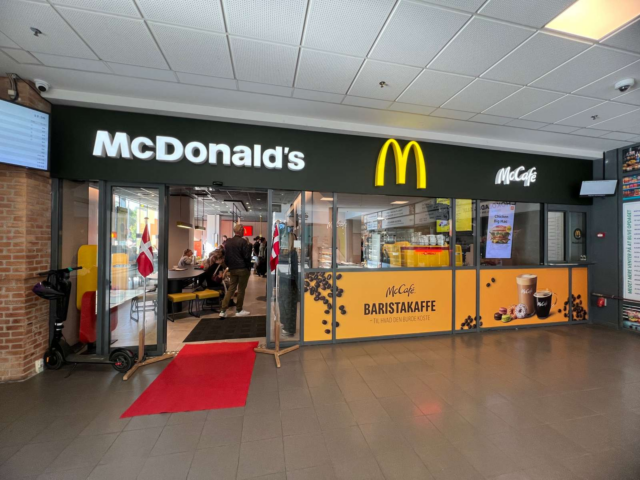 McDonald’s fejrer åbning med gratis mad