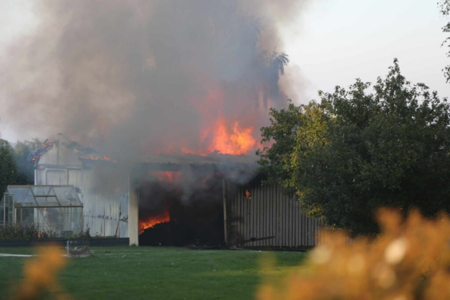 Stor røgfane fra brand: Søg væk fra området