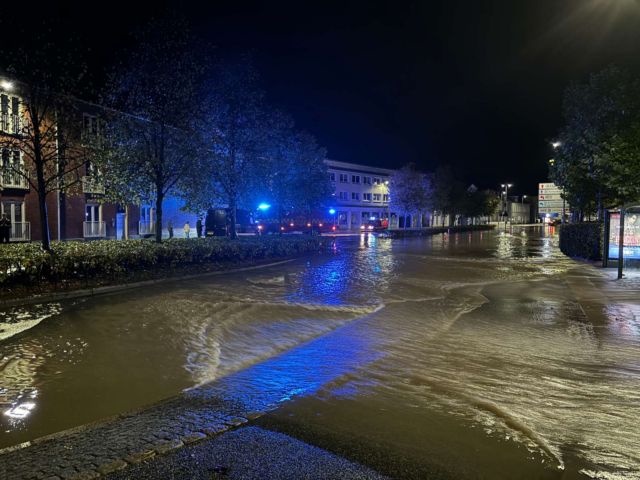 Fraråder al unødig kørsel: Endnu en by oversvømmes