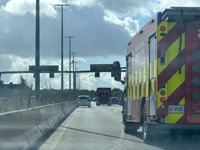 Lastbil forulykker på motorvej: Kilometerlang kø