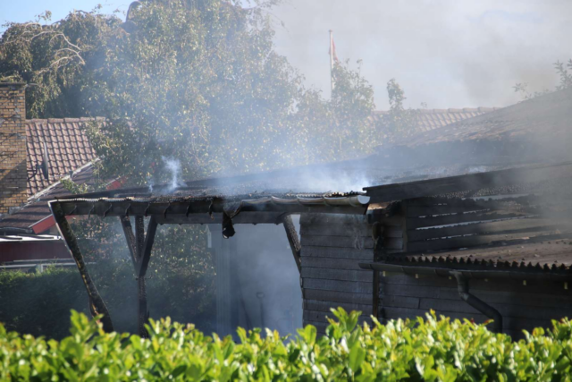 Brand bryder ud i villa