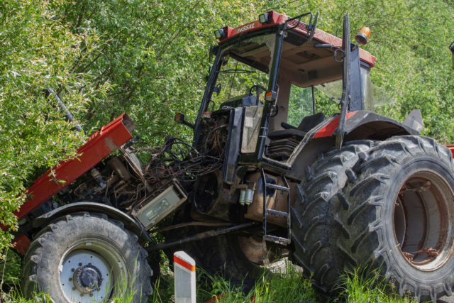 Mand dræbt i sammenstød med traktor