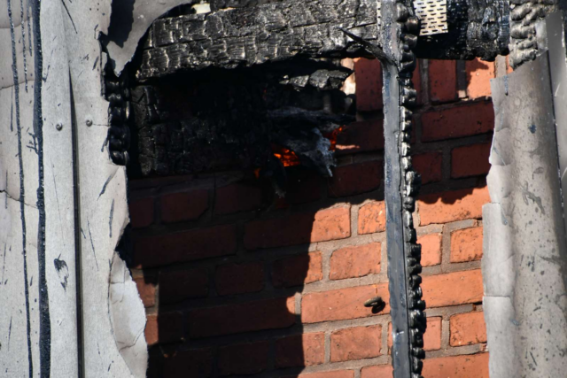 Se billederne: Voldsom brand på skole har skabt store skader