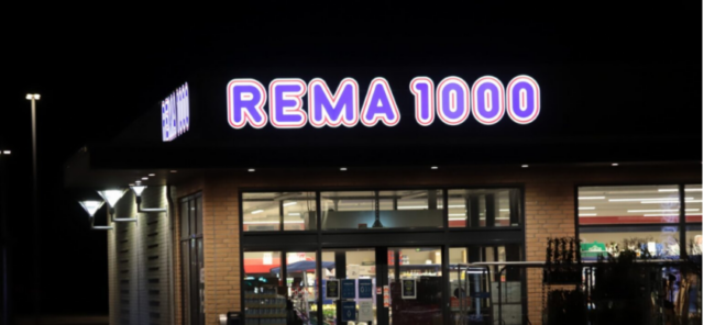 Udrykning til Rema 1000: Barn fanget i pakkeboks