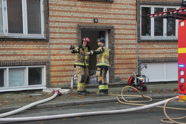 Ild i lejlighed: Beredskab haster ud