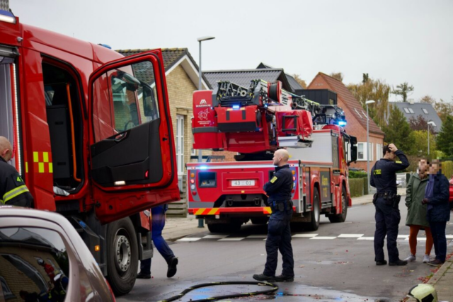 Ung mand mister livet i lejlighedsbrand