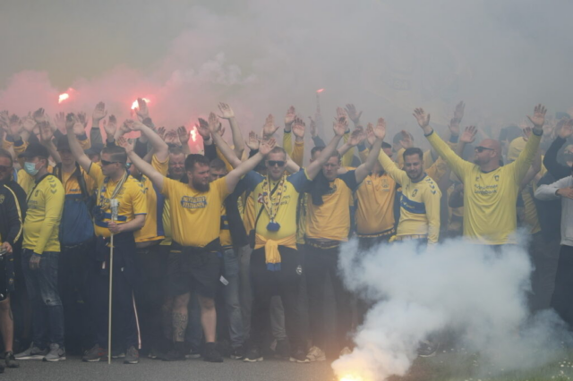 Går amok i centrum: Mange Brøndby-fans tilbageholdes