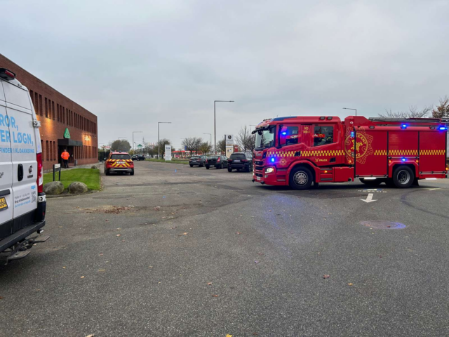 Trekant Brand til stede ved blomsterbutik