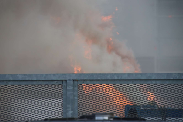 Stor containerbrand ved hospital