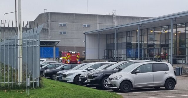 Brand brudt ud på skole: Beredskabet rykker ud