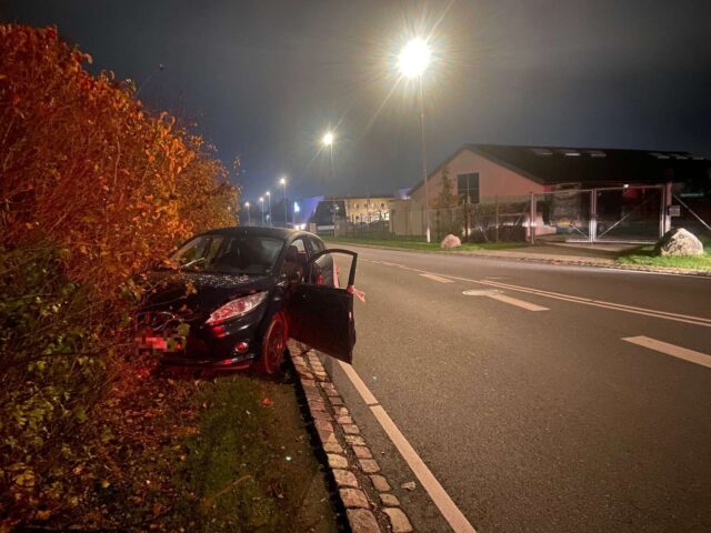 Kører ind i anden bil med vilje: Politiet søger vidner