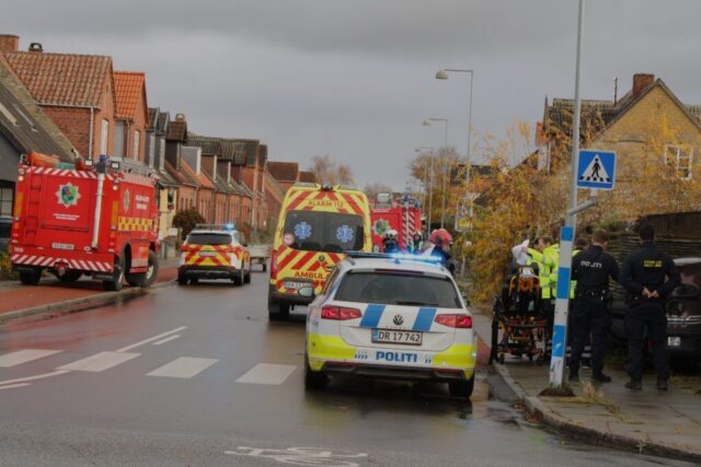 Ældre mand bringes på hospitalet