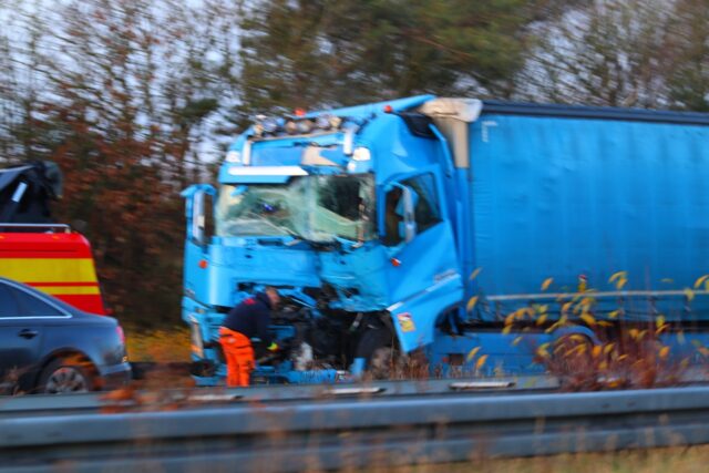 Nyt lastbilsuheld skaber massiv kø på motorvej