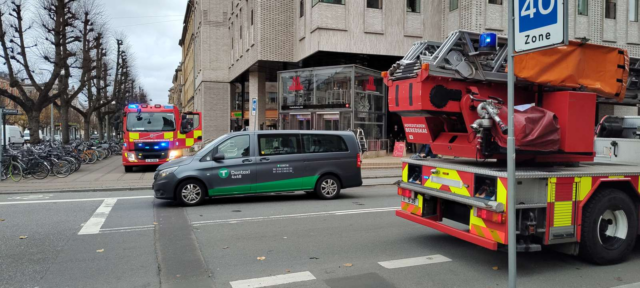 Flere udrykningskøretøjer til metrostation på Frederiksberg