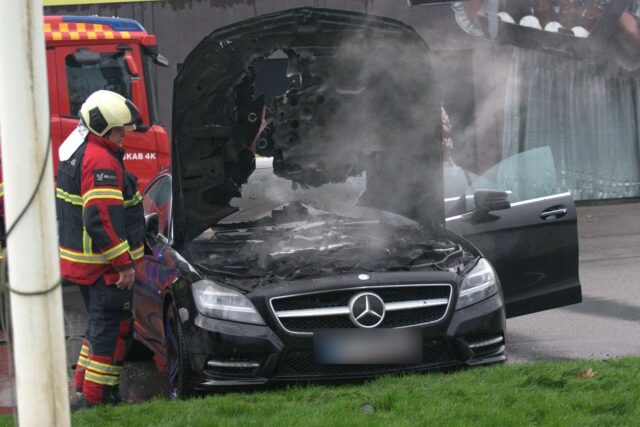 Mercedes i brand på Vestegnen