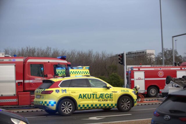 Voldsomt uheld smadrer julefreden: Teenager bringes på hospitalet