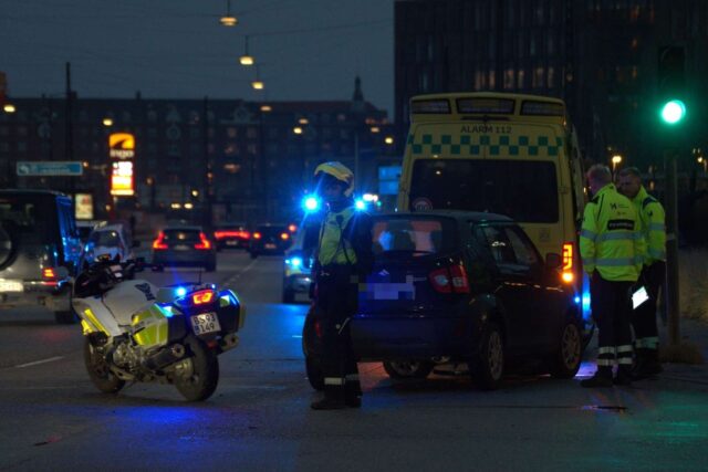 Redningskøretøjer spærrer vej i København