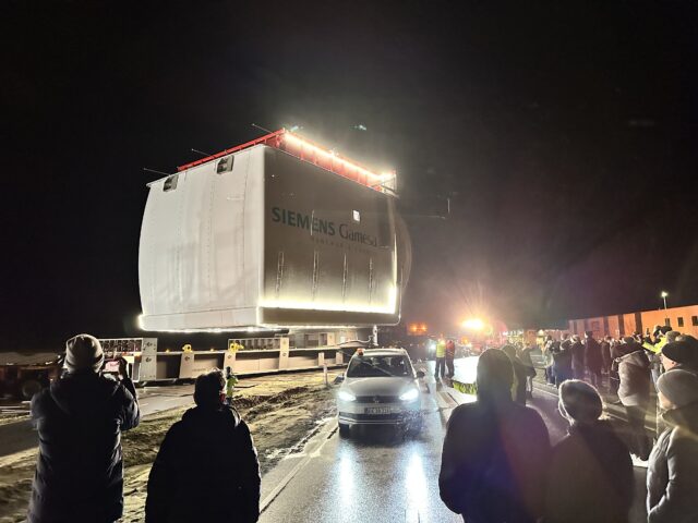 Gigantisk vindemølletransport: 250 meter lang og vejer over tusind ton