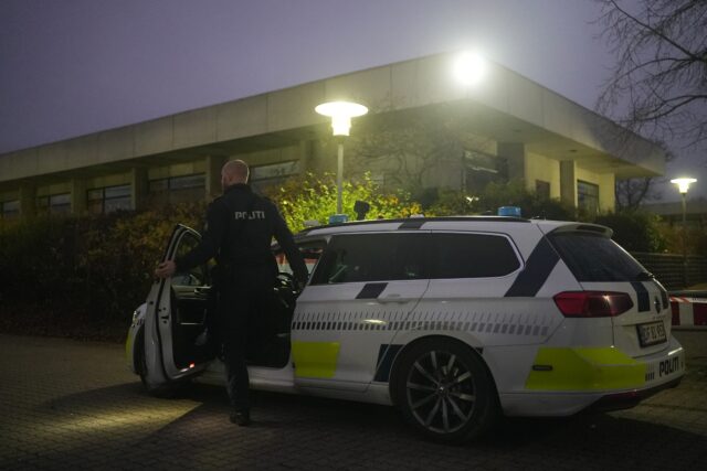 Teenager stukket ned på skole