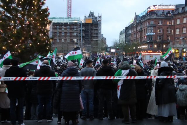 Efter Assads fald: Syrere fester i de danske gader