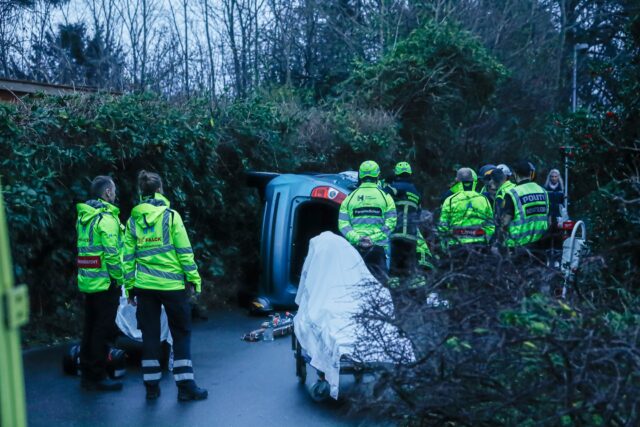 Stor udrykning: Flere ambulancer haster til villavej