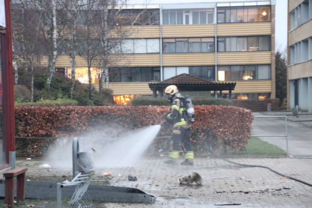 Brandvæsenet rykker ud til brand i skraldespand