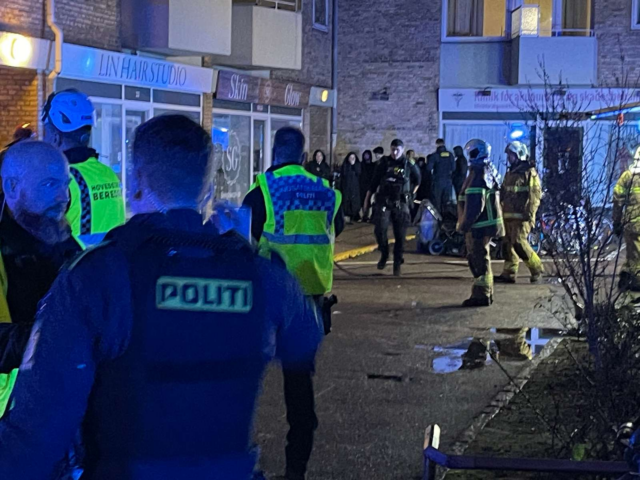 ‘Folk løber ud’: Molotovcocktail kastet ind i bolig