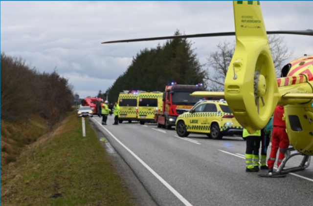 Ung mand påkørt i kryds: Afgået ved døden