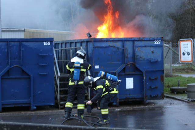 Alarmopkald: Flammer bryder ud på genbrugsstation