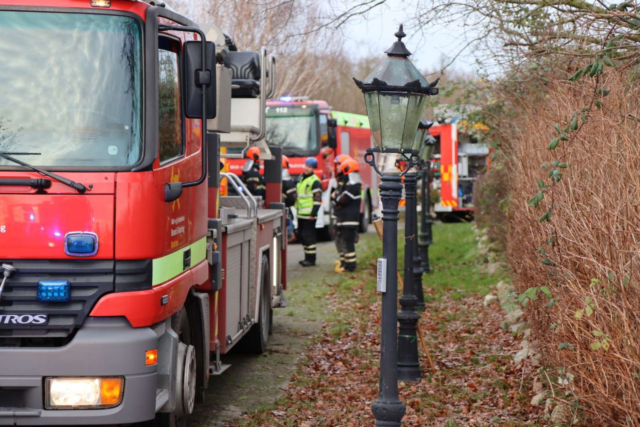 Massiv udrykning til brand på gård