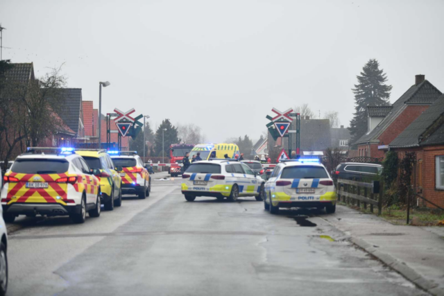 Spærret helt: Person ramt af tog afgået ved døden