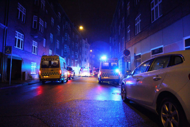 Flere personer bringes på hospitalet efter hændelse i centrum