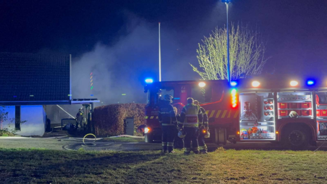 Mange stationer tilkaldt: Massiv bygningsbrand brudt ud