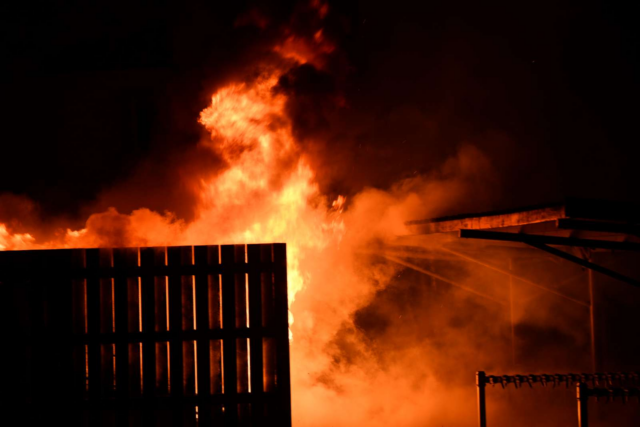 Voldsom brand bryder ud på Vestegns-skole