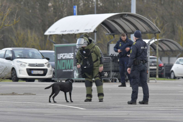 Storcenter evakueret efter bombetrussel