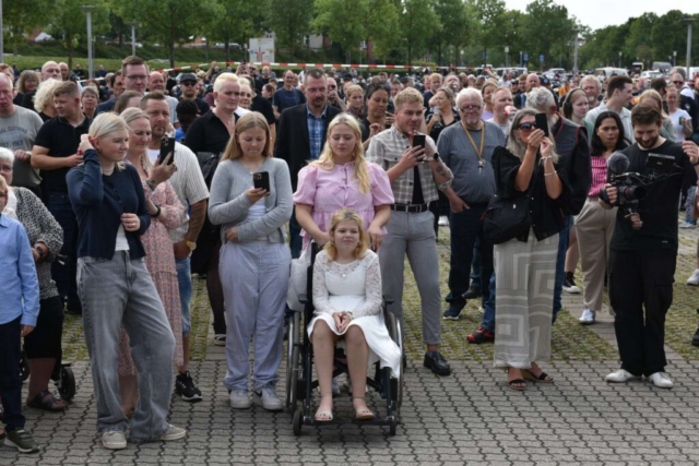 Fik sidste ønske opfyldt med stor konfirmation: Kræftramte Fiona afgået ved døden