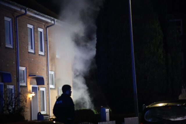 Redningsmandskab rykker ud til kraftig brand i boligblok