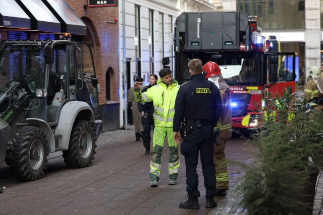 Blå blink stormer gennem Strøget i København