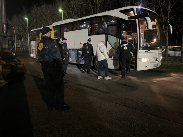 Politiet ransager bus efter foldboldkamp