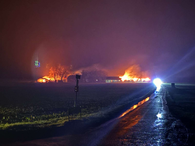 Voldsom brand brudt ud på gård