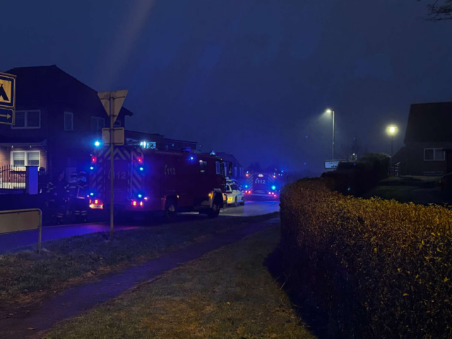 Massiv udrykning: Ambulance ankommet til brand i hus