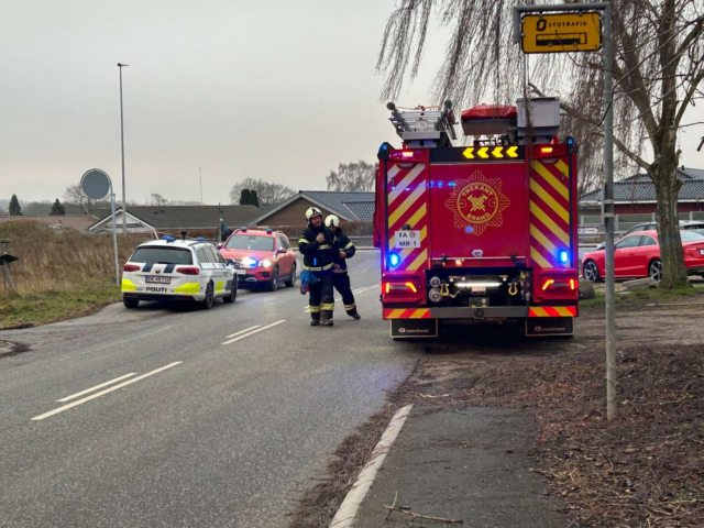 Væltet kabinescooter på cykelsti