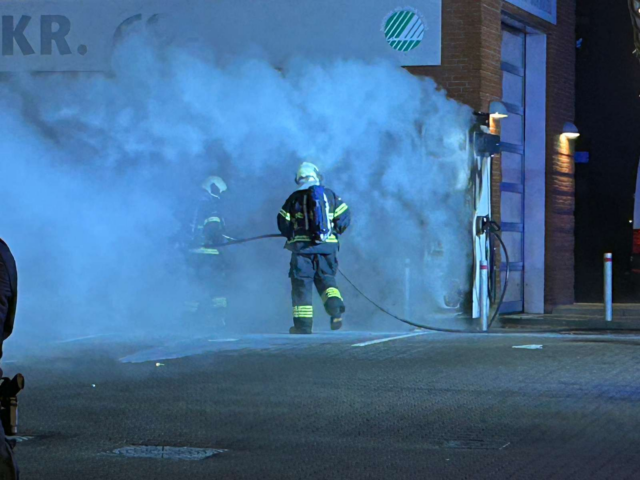 Ildebrand på tankstation: Ild i ladestander til elbiler