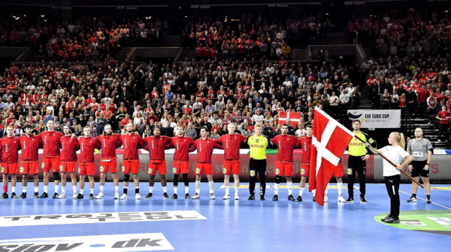 Danmark smadrer Italien i VM-kamp