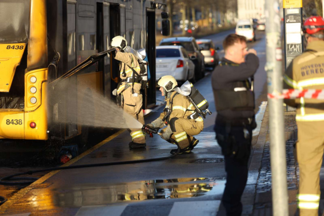 Beredskabet haster afsted: Bus i brand i København