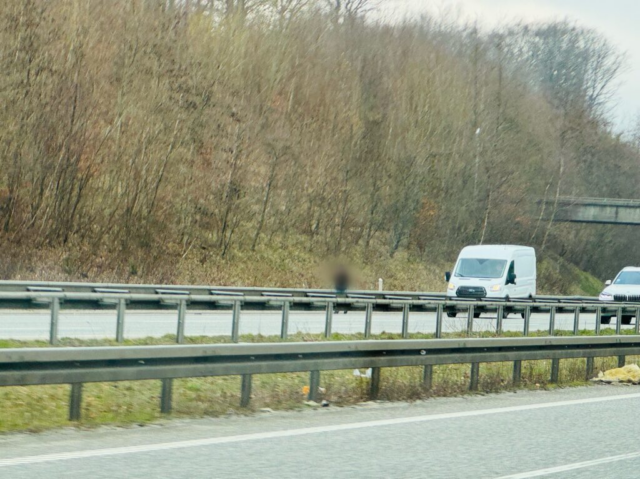 Alvorlig varsel til bilister: Personer går på motorvejen