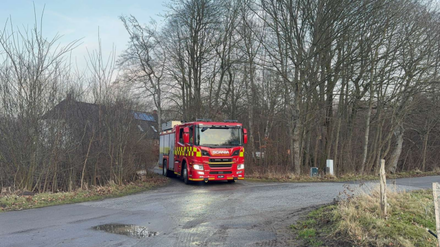 Aarhus: Sirener og blå blink omkring landejendom