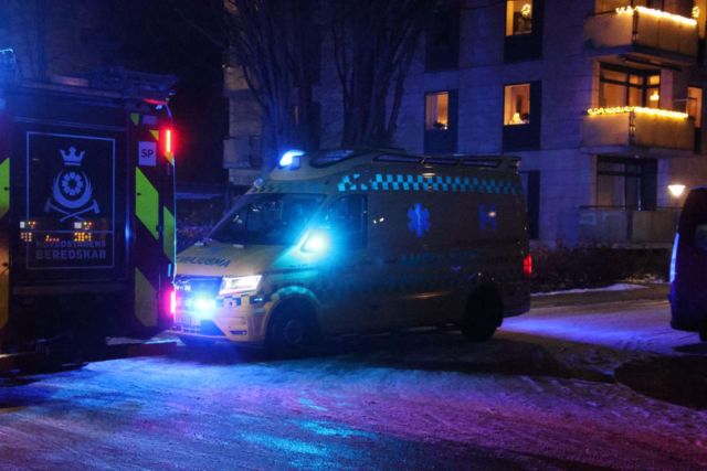 Hændelse i lejlighed: Ambulance og flere patruljer ankommet