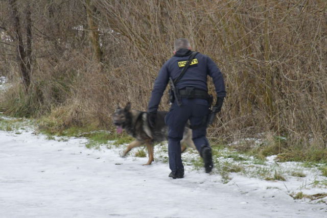 Politiet melder ud: ‘Hold jer væk fra området’