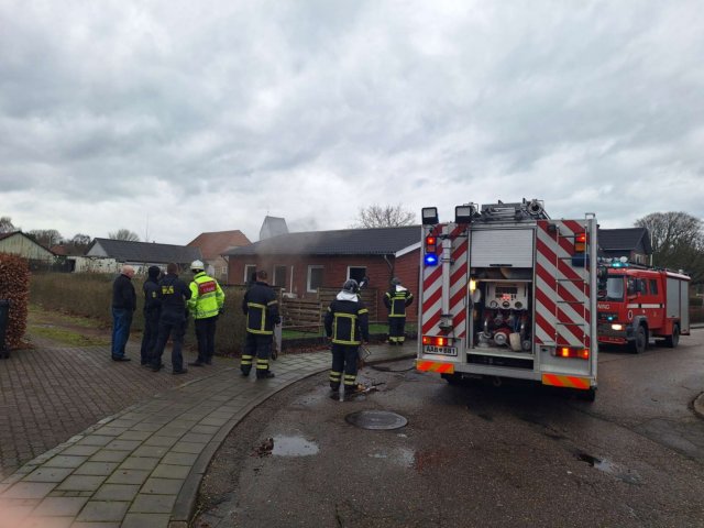 Husbrand brudt ud på stille vej